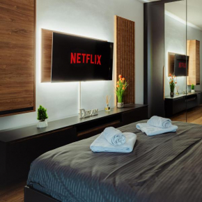 NEW Luxury City Center Studio